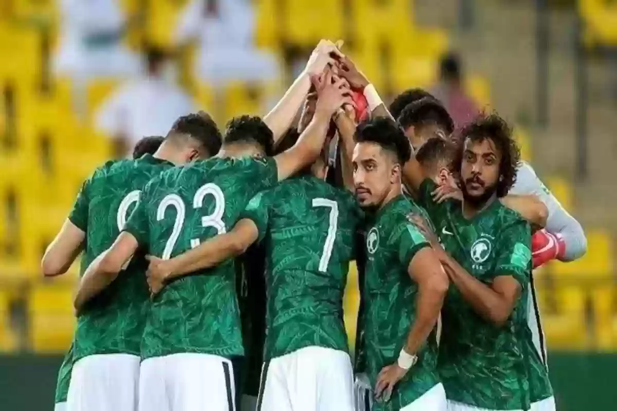 لاعب منتخب السعودية يقرر الاعتزال دوليًا مع الأخضر.. بعد الخسارة!