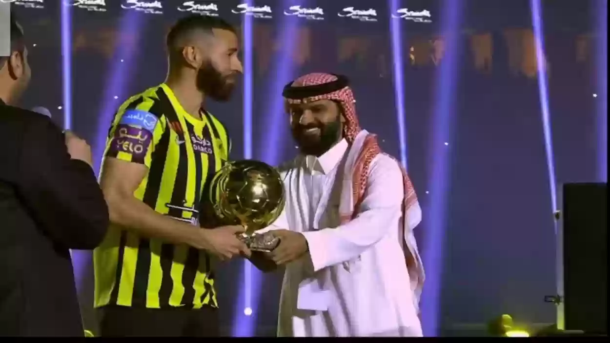 الاتحاد السعودي يحتفي بهاتريك بنزيما في الفوز الأول بعد رحيل سانتو