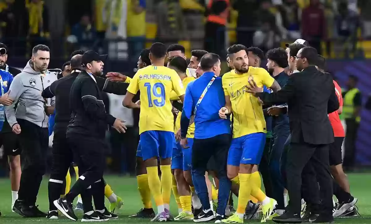 نهاية صادمة لديربي النصر والعين واشتباكات داخل وخارج الملعب!