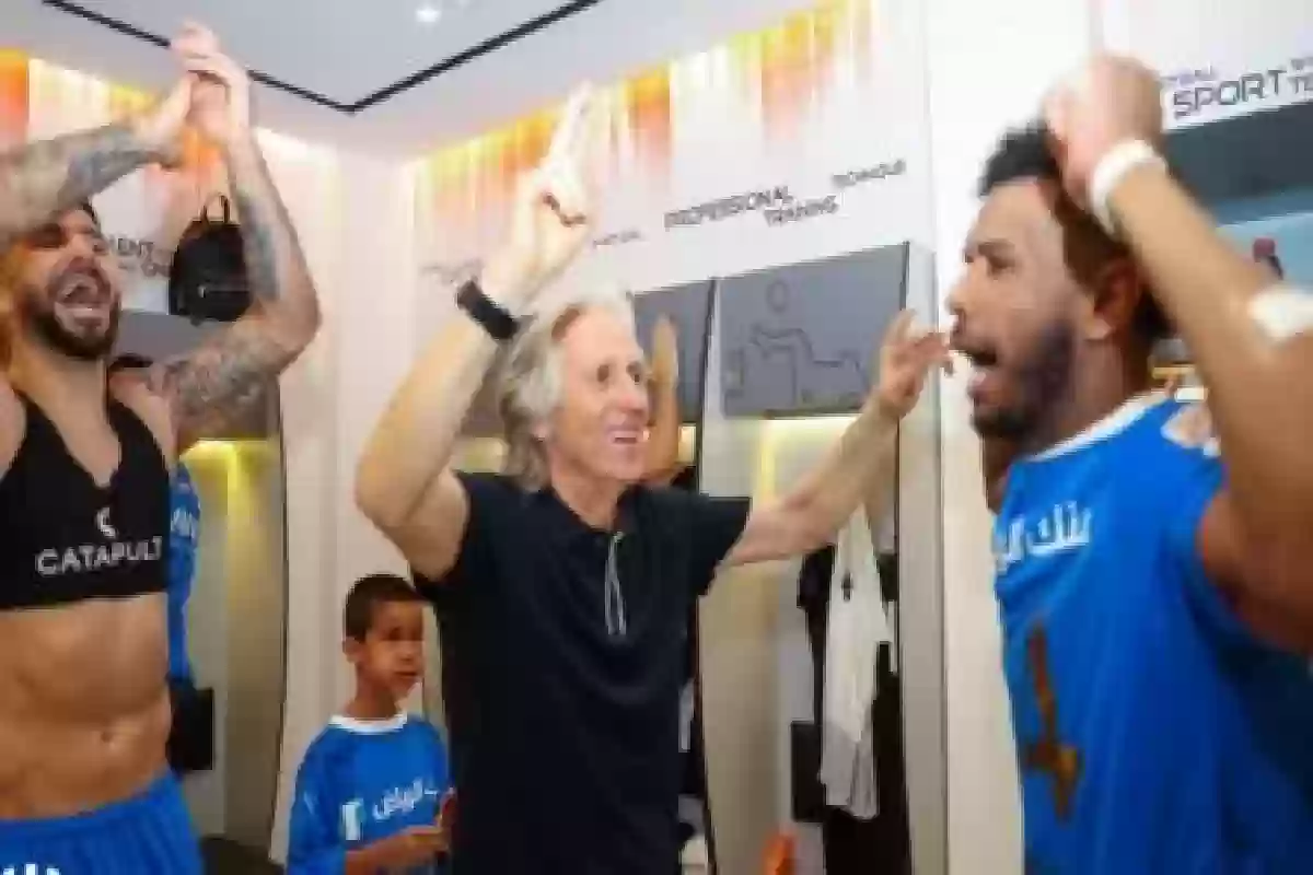 كواليس العقد الجديد .. راتب خيسوس يحسم استمراره مع الهلال.