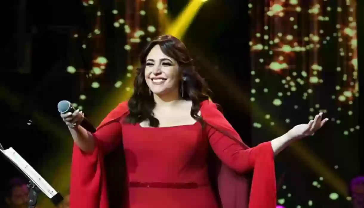 الفنانة اللبنانية عبير نعمة تنهار باكية في وسط حفلة من حفلاتها..