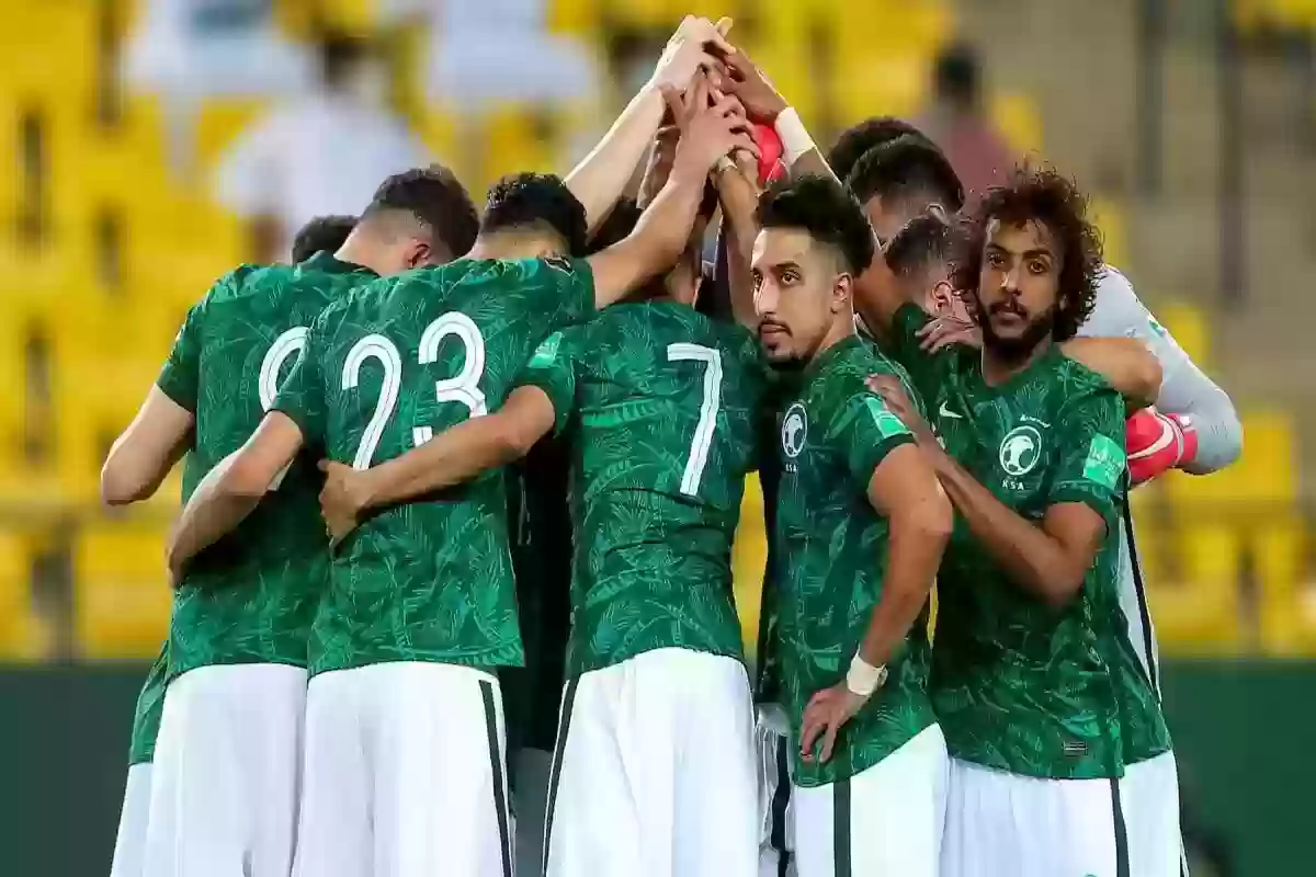 القحطاني يفتح النار على مسؤولي الأخضر