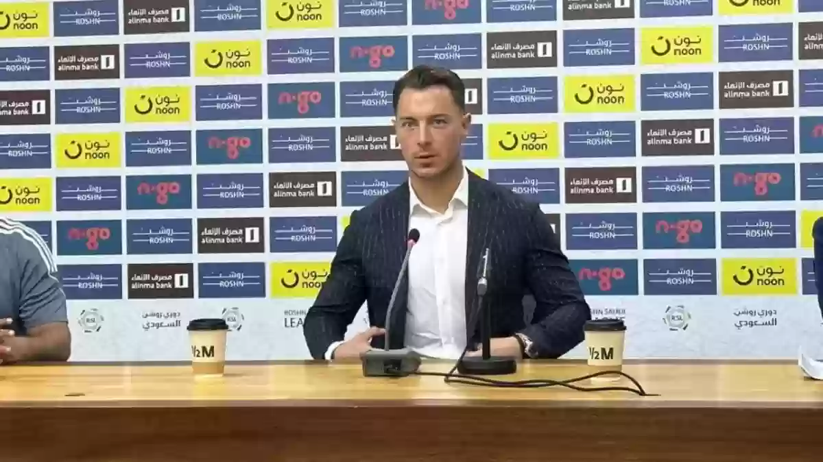 مدرب الأهلي يشيد بنجوم الهلال