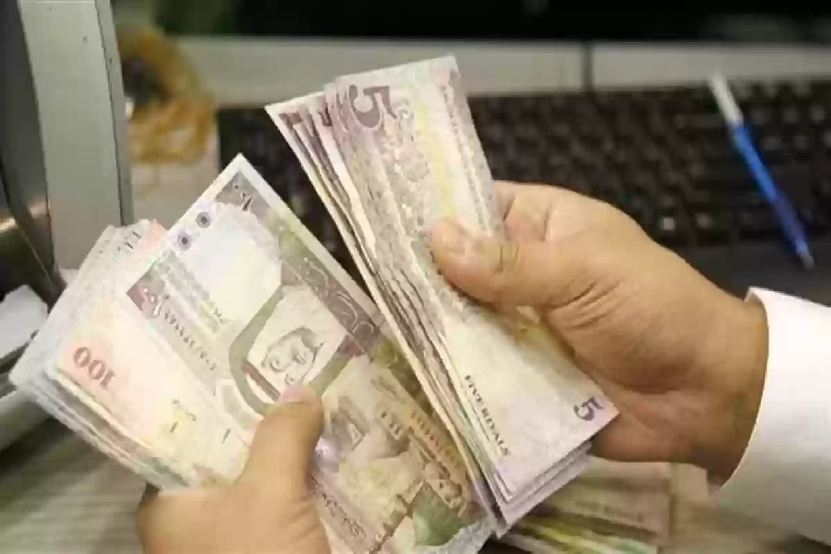 سعر الريال السعودي أمام الجنيه المصري اليوم بعد انخفاض مفاجئ. 